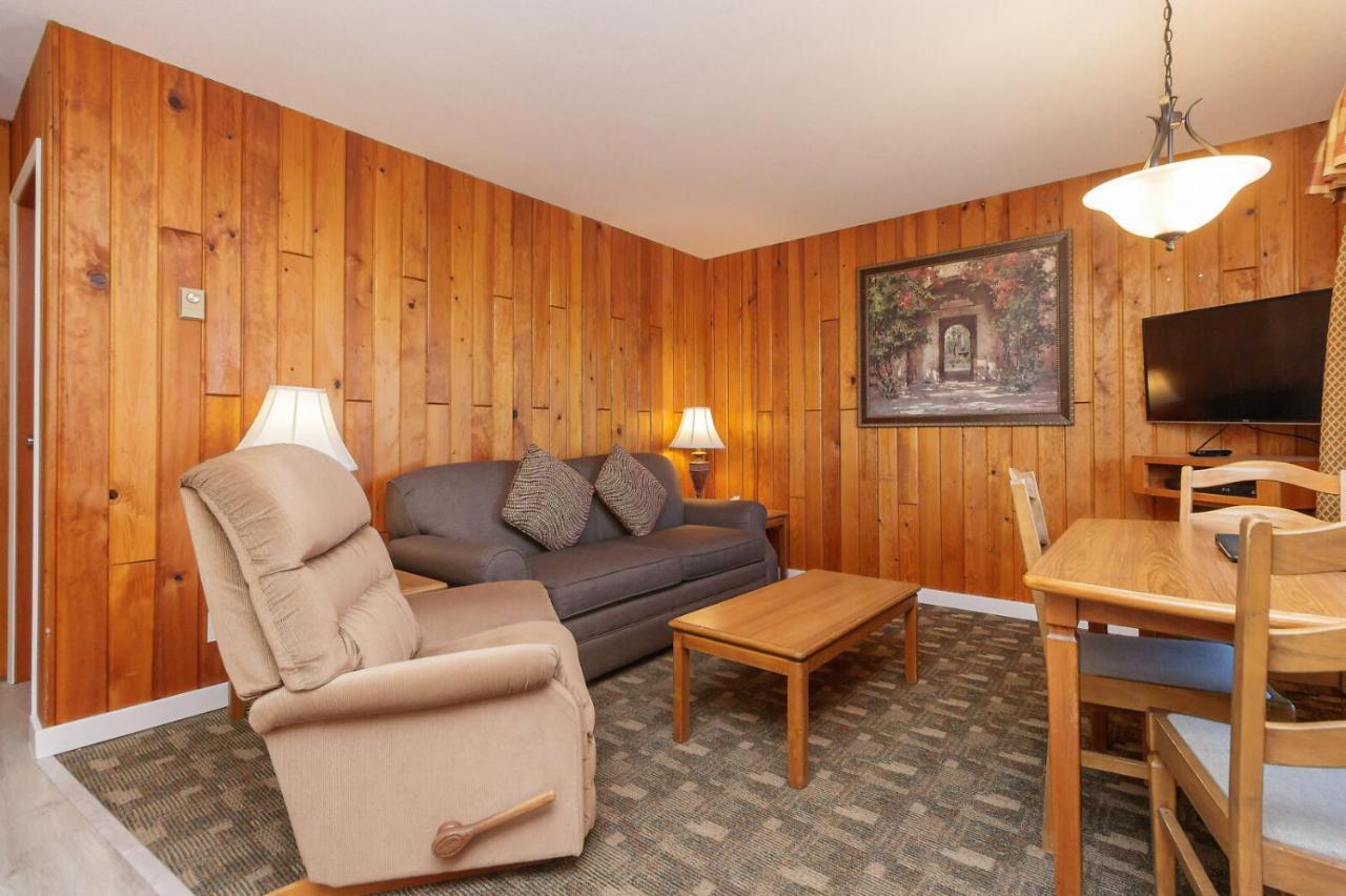 The Cedarwood Inn & Suites Sidney Exterior foto