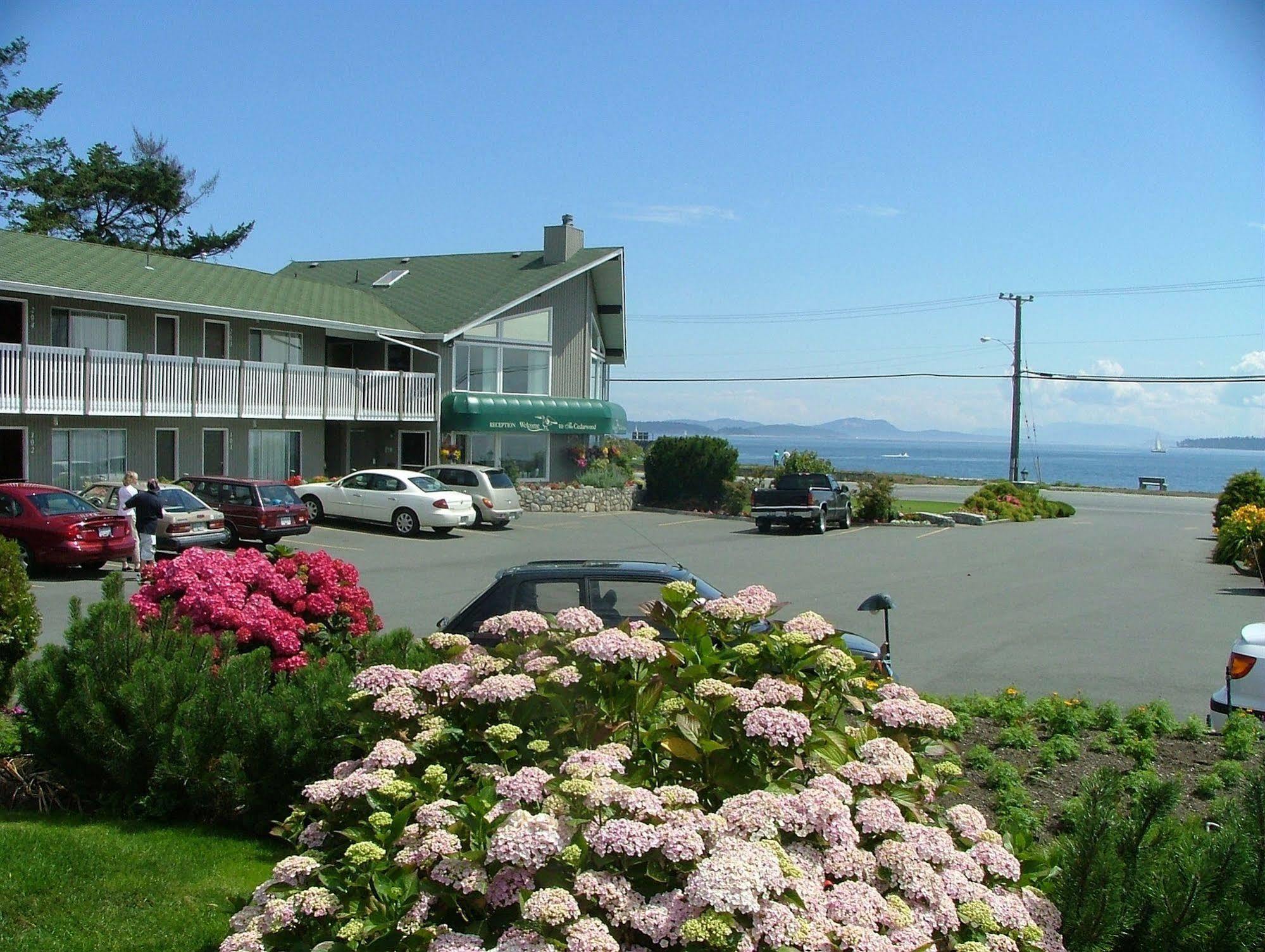 The Cedarwood Inn & Suites Sidney Exterior foto