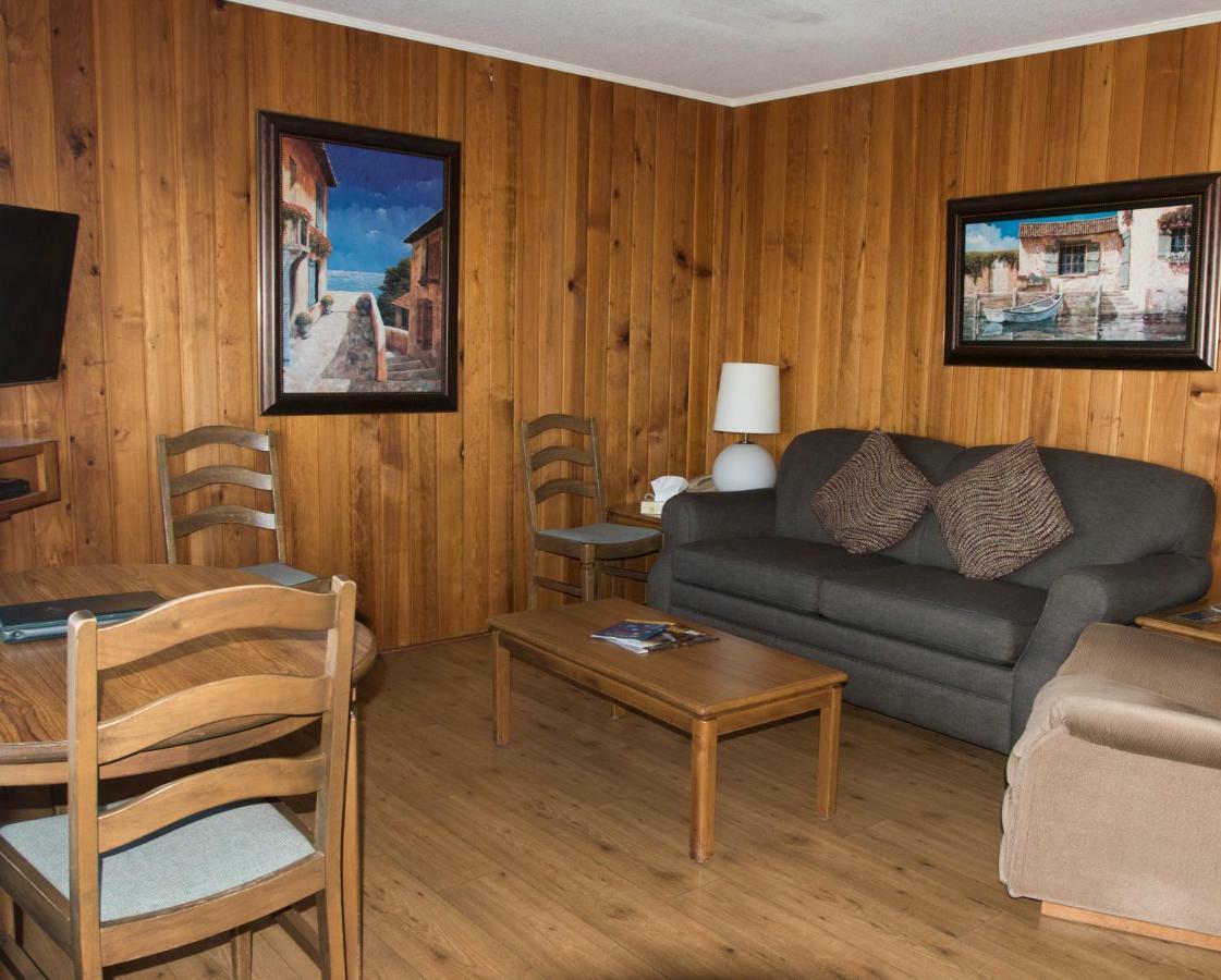 The Cedarwood Inn & Suites Sidney Exterior foto